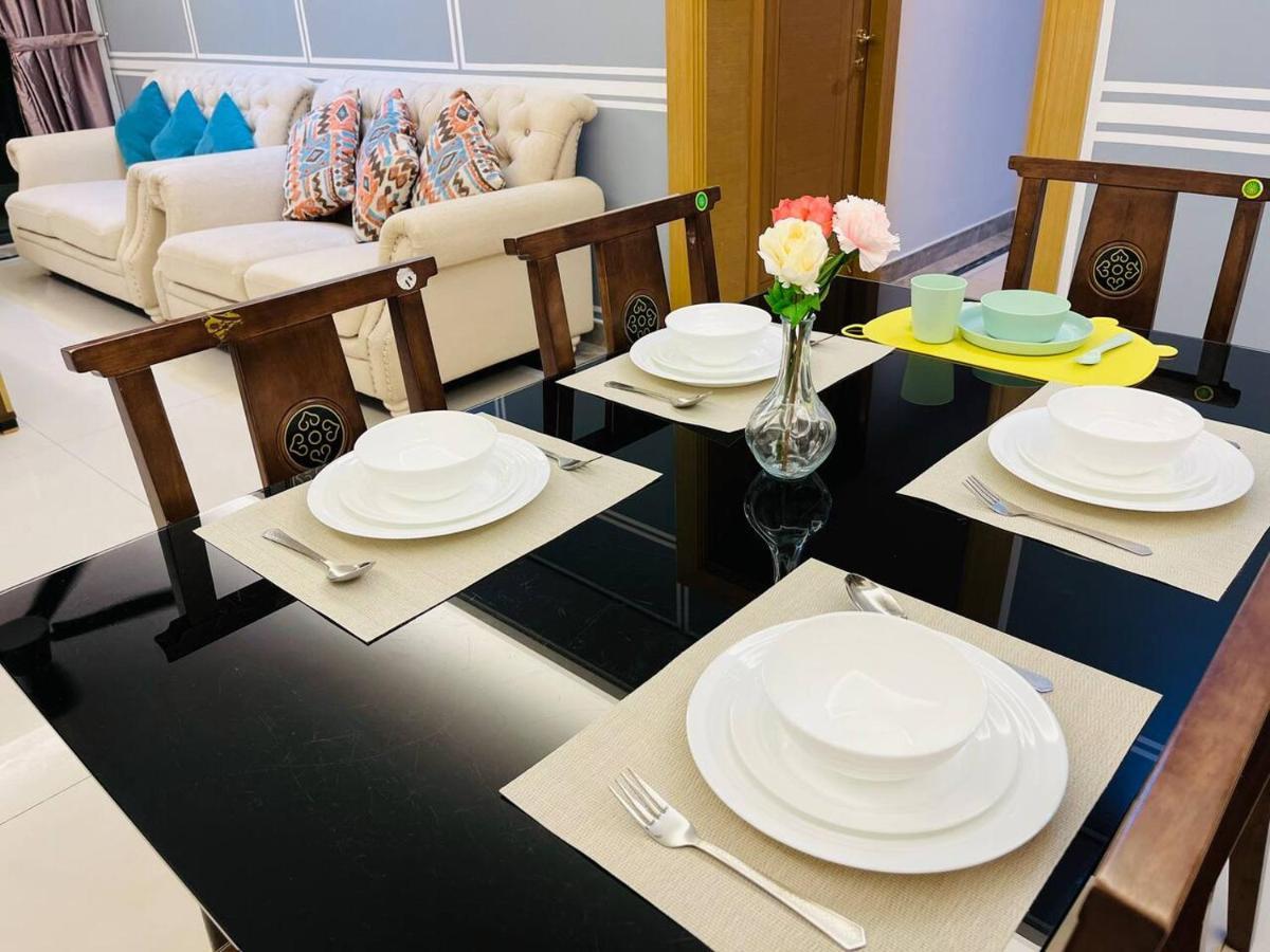 Pleasant And Cozy 3br @ R&f Mall Apartment